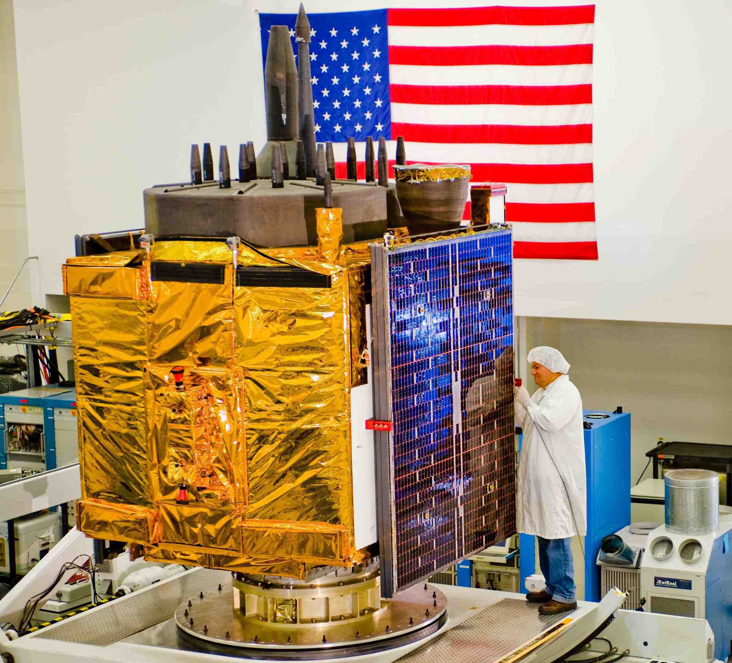 SeeSatL Dec12 Size difference between gps satellites